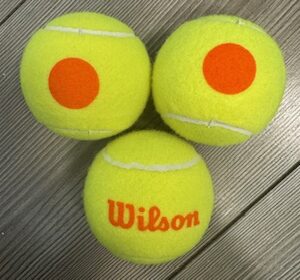 3 כדורי טניס WILSON למתחילים (קופצים 50%)